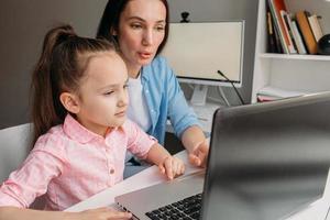 E-Learning für Eltern und Kind von zu Hause aus foto