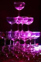 rot Wein Glas im Hochzeit Party Nacht foto