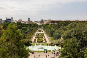 groß Grün Park im Saragossa Spanien auf ein warm sonnig Tag Achtung Punkt foto