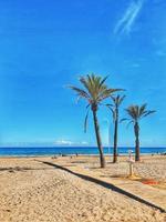 Ruhe Strand Landschaft von san Juan Strand im alicante Spanien auf ein sonnig Tag foto