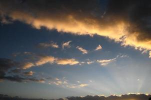 Himmel mit Wolken foto