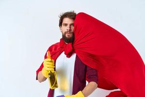 Mann Gelb Gummi Handschuhe Mantel Haushalt Reinigung Hilfe um das Haus foto