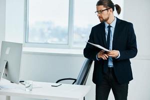 Büro Arbeiter mit Brille Selbstvertrauen Arbeit Exekutive foto