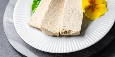 Tofu Soja Käse Gemüse gesund Mahlzeit Essen Snack auf das Tabelle Kopieren Raum Essen Hintergrund rustikal oben Aussicht foto