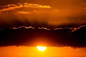 ein schön Sonnenuntergang Aussicht foto