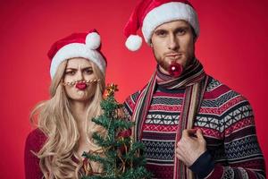 verheiratet Paar Weihnachten Spielzeuge Urlaub Weihnachten isoliert Hintergrund foto