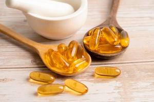 Fischöl-Omega-3-Kapseln Vitamin mit EPA und DHA isoliert auf weißem Hintergrund. foto
