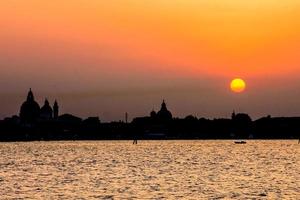 bunter Himmel bei Sonnenuntergang foto