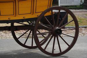 Streitwagen Wagen im williamsburh Jungfrau historisch Häuser foto