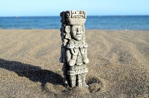 Vor kolumbianisch Miniatur im das Sand foto