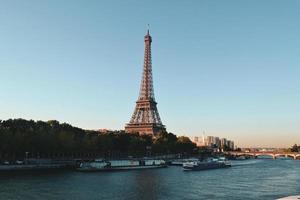 Paris, Frankreich 2015 - Eiffelturm während des Tages foto