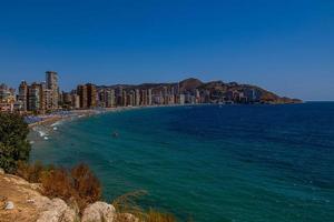 Panorama Aussicht auf ein sonnig Tag auf das Stadt von Benidorm Spanien foto