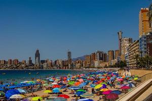 Panorama Aussicht auf ein sonnig Tag auf das Stadt von Benidorm Spanien foto