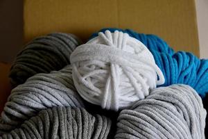 Paket mit ein bunt Kabel Baumwolle zum Hand Stricken foto