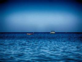 Sommer- direkt am Meer Landschaft auf das griechisch Insel von Rhodos foto