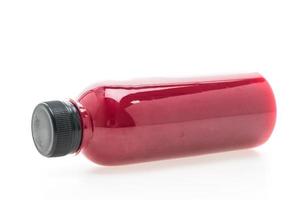 Rote-Bete-Saftflasche lokalisiert auf weißem Hintergrund foto