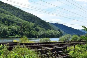 Mosel Senke Eisenbahn mit ein Aussicht foto