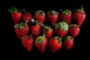 frische rote Erdbeeren foto