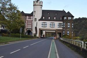 Main Straße durch Oberburg, Gondorf foto