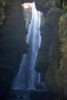 fließen von Wasser beim gljufrafoss Schlucht, im Island foto