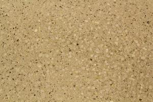 Beton Beige Fußboden mit Mehrfarbig Marmor und klein natürlich zerquetscht Steine eingefügt. Kieselsteine texturiert Hintergrund. dekorativ Rau Oberfläche Granit. Kies Mauer Material. wenig Felsen Hintergrund foto