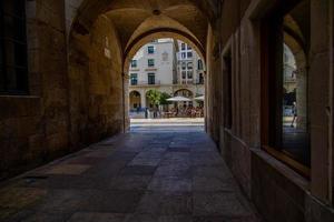 historisch Mietshaus Haus im alicante auf ein Sommer- Tag Wahrzeichen foto