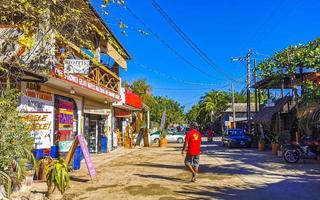 puerto escondido Oaxaca 2023 bunt Tourist Straße Menschen Shops Restaurants Bar la punta Zikatela. foto