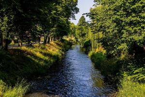 leba Fluss fließend durch Lebork Polen auf ein Sommer- Tag foto
