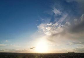 Antenne Aussicht von Luton Wohn Kreis von Heilige Augustinus ave Luton England England großartig Großbritannien. das Bild war gefangen auf 06. April 2023 mit Drohnen Kamera während Sonnenuntergang foto