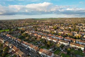 Antenne Aussicht von Luton Wohn Kreis von Heilige Augustinus ave Luton England England großartig Großbritannien. das Bild war gefangen auf 06. April 2023 mit Drohnen Kamera während Sonnenuntergang foto