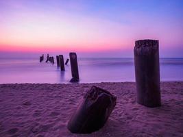 Morgen Meer Wellen alt Beton Brücke foto