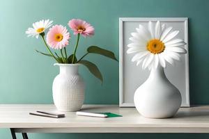 minimal Weiß Bild Rahmen Segeltuch Anzeige mit Blume im Vase foto