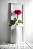 minimal Weiß Bild Rahmen Segeltuch Anzeige mit Blume im Vase foto