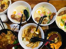 Ramen Meeresfrüchte, Ramen traditionell, Japan, Nasi, telur Rebus lembut foto