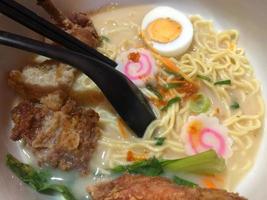 Ramen Meeresfrüchte, Ramen traditionell, Japan, Nasi, telur Rebus lembut foto