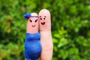 Finger Kunst von ein glücklich Paar. Frau ist schwanger. foto