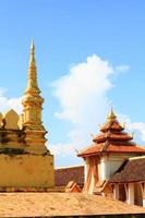 schön großartig golden Pagode beim wat pha Das luang Tempel beim Wien Provinz, Laos foto