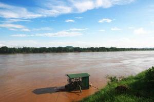 Tradition von lange Schwanz Boot und Fischer beim Khong Fluss das Thai-Laos Rand chaingkhan Distric Thailand foto