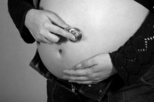 Bauch einer schwangeren Frau foto