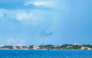 isla Frauen Panorama Aussicht von Geschwindigkeit Boot im cancun Mexiko. foto