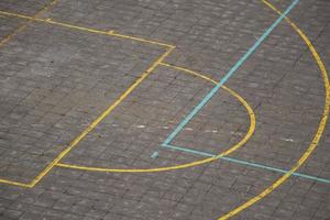 Straßenbasketballplatz auf der Straße foto