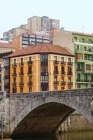 Gebäudearchitektur in Bilbao Stadt, Spanien, Reiseziel foto