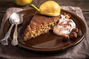 Birne Kuchen mit Sahne foto