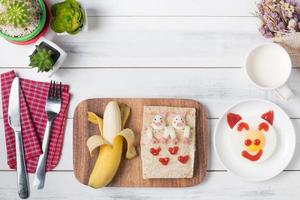 Brot und Banane von Kind Frühstück foto