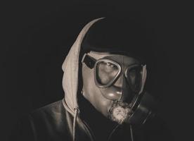 Mann mit Gas Maske foto