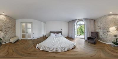 voll nahtlos kugelförmig hdri 360 Panorama im Innere von Schlafzimmer im Studio Wohnungen mit gewölbt Zugriff zu das Balkon im gleichwinklig Projektion, vr Inhalt foto