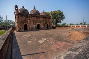 Bangladesch März 2, 2019 Nayabad Moschee breit Winkel Ansichten, ist gelegen im Nayabad Dorf im Kaharole upazila von Dinajpur Bezirk, Bangladesch. foto