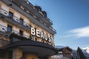 Außen von luxuriös Hotel Gebäude mit Beausit Zeichen foto