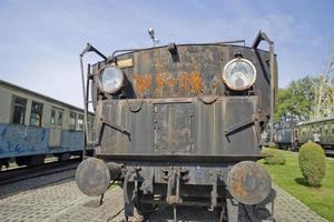 schön alt zerstört historisch Eisenbahn Stehen im das Museum foto