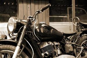Original alt Jahrgang retro Jahrgang Motorräder Stehen im das Museum foto